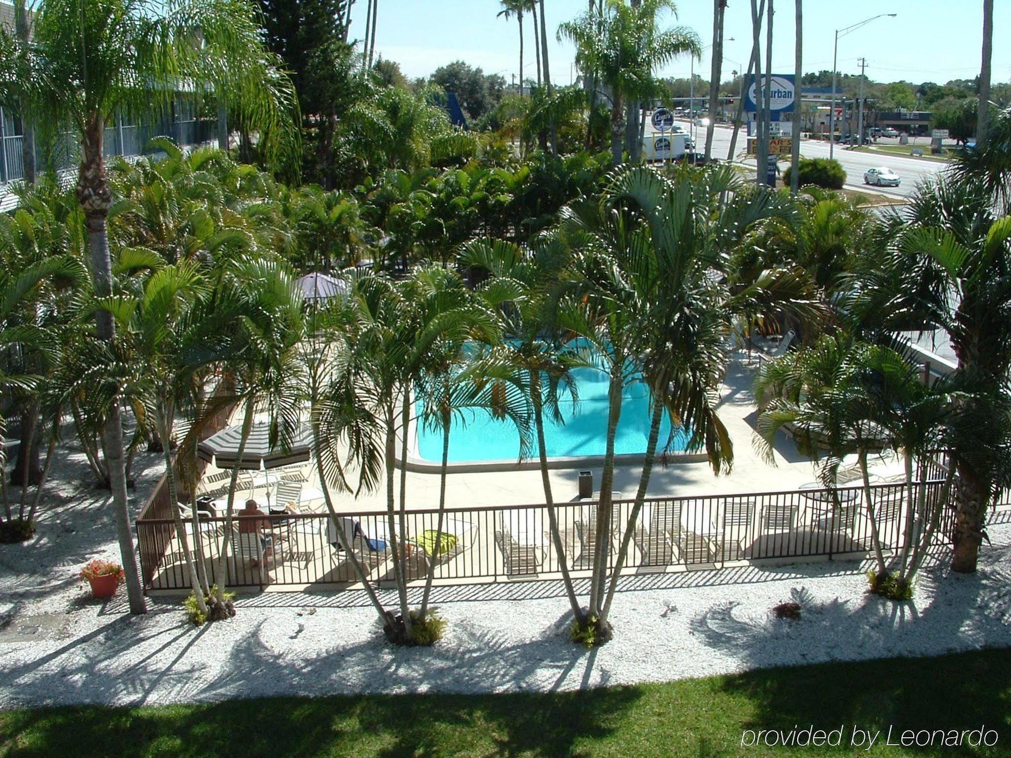 Lantern & - Hotel South Bradenton