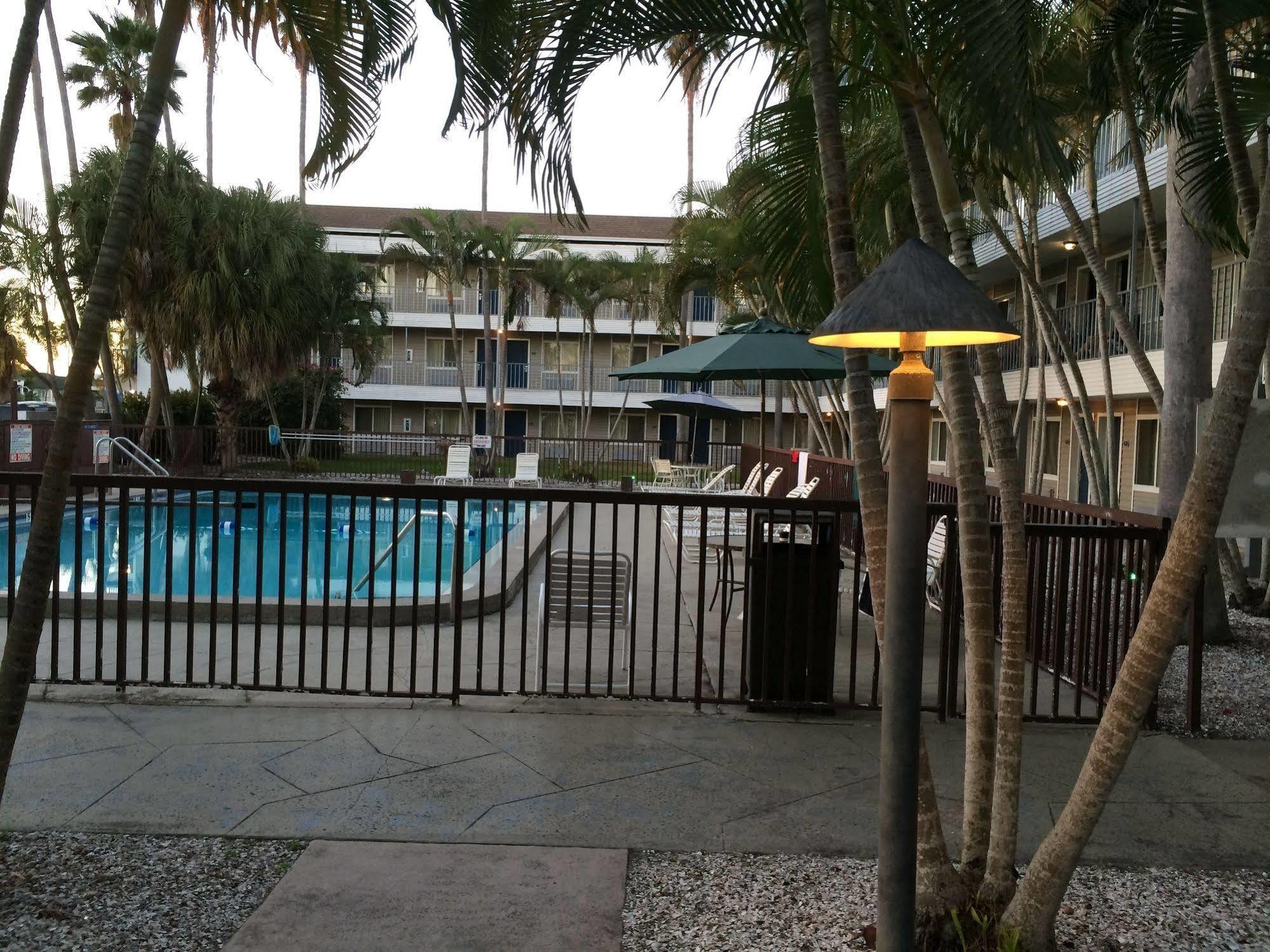 Hotel Lantern & - South Bradenton
