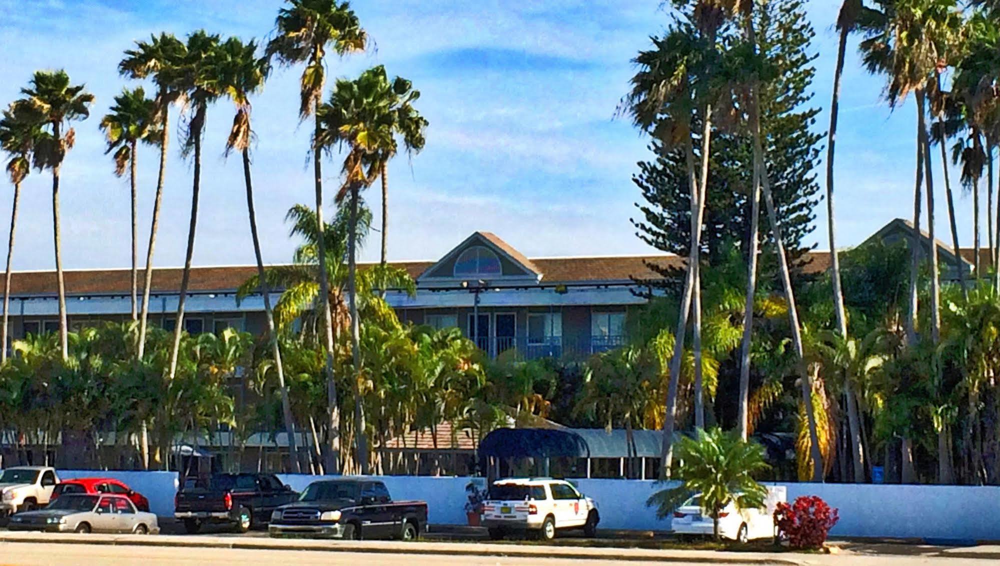 Lantern & - Hotel South Bradenton